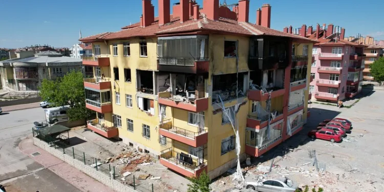 Evine gireceği sırada husumetlisini sırtından vuran şüpheli tutuklandı