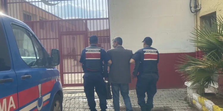 Uşak’ta polis ve jandarmadan okul çevreleri ve servislere sıkı denetim