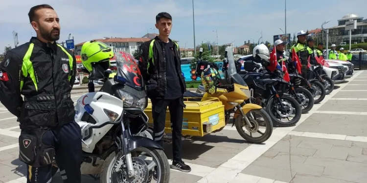 Uşak’ta polis ve jandarmadan okul çevreleri ve servislere sıkı denetim