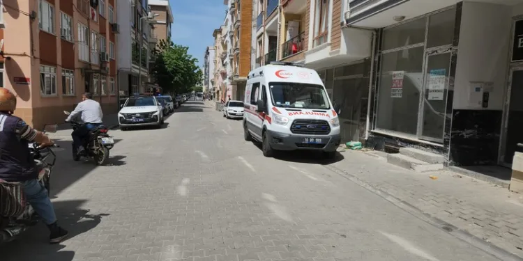 Edremit’te bıçaklı kavga: 2 yaralı