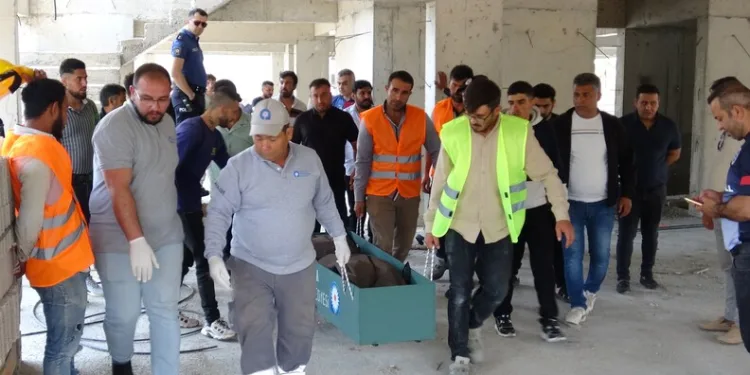 Edremit’te bıçaklı kavga: 2 yaralı