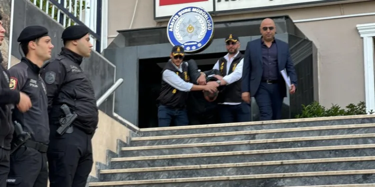 Minibüsün kadına çarpma anı kamerada