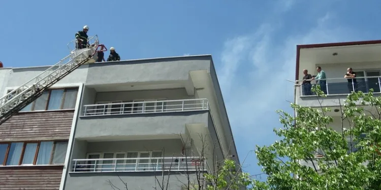 Minibüsün kadına çarpma anı kamerada