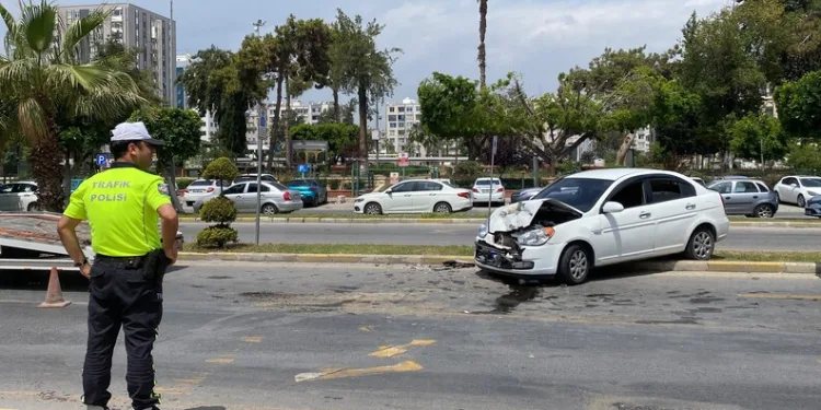 Minibüsün kadına çarpma anı kamerada