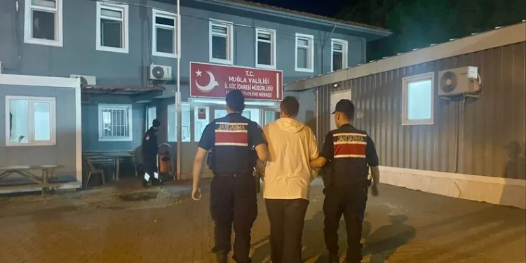 Minibüsün kadına çarpma anı kamerada