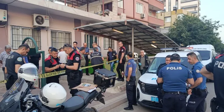 Minibüsün kadına çarpma anı kamerada