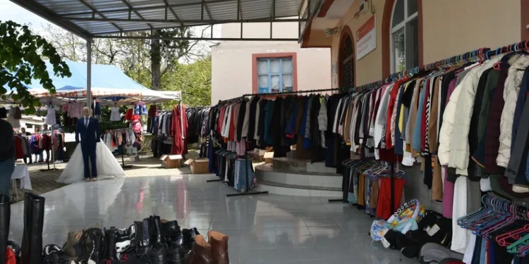 Minibüsün kadına çarpma anı kamerada