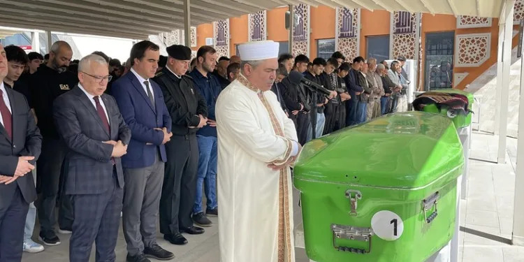 Minibüsün kadına çarpma anı kamerada