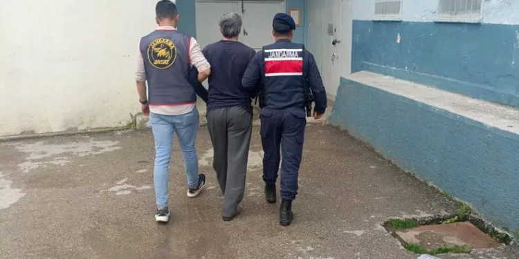 Usta sanatçı Naşit Özcan, son yolculuğuna uğurlandı