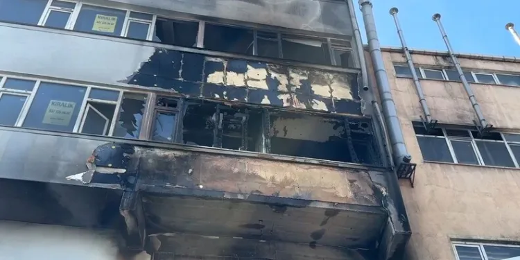 Usta sanatçı Naşit Özcan, son yolculuğuna uğurlandı