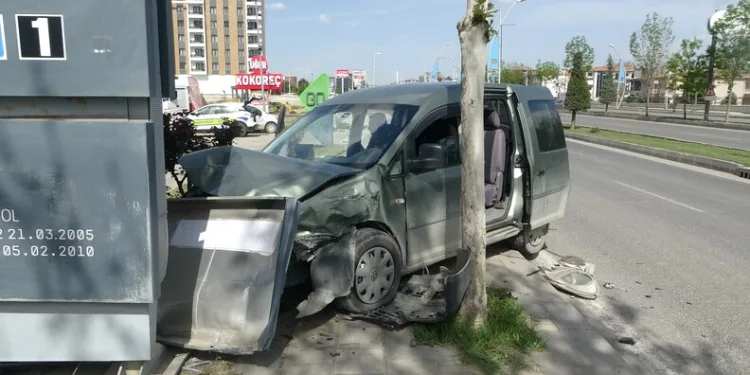 Usta sanatçı Naşit Özcan, son yolculuğuna uğurlandı