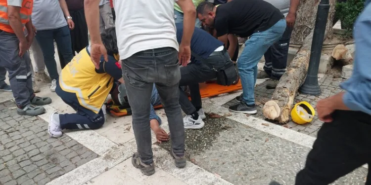 Usta sanatçı Naşit Özcan, son yolculuğuna uğurlandı