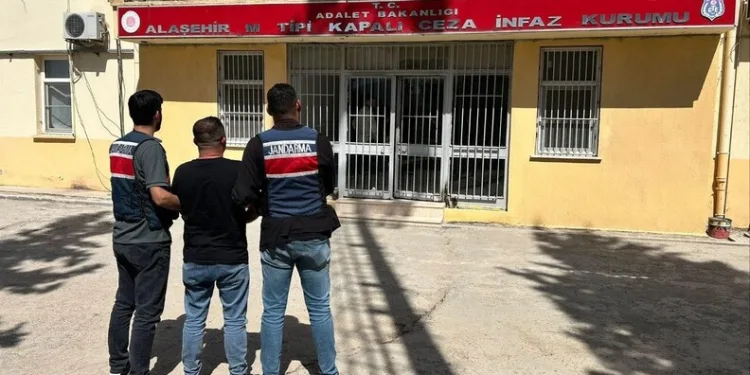 Usta sanatçı Naşit Özcan, son yolculuğuna uğurlandı