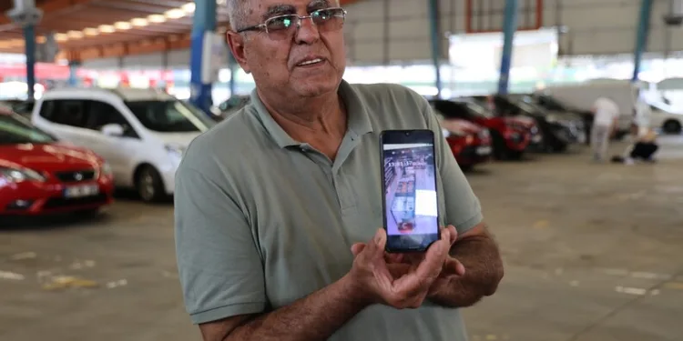 Motosiklet, park halindeki 10 tonluk iş makinesine çarptı: 2 yaralı