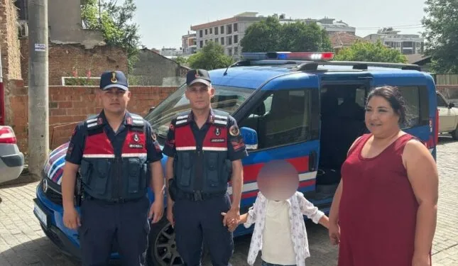 Motosiklet, park halindeki 10 tonluk iş makinesine çarptı: 2 yaralı