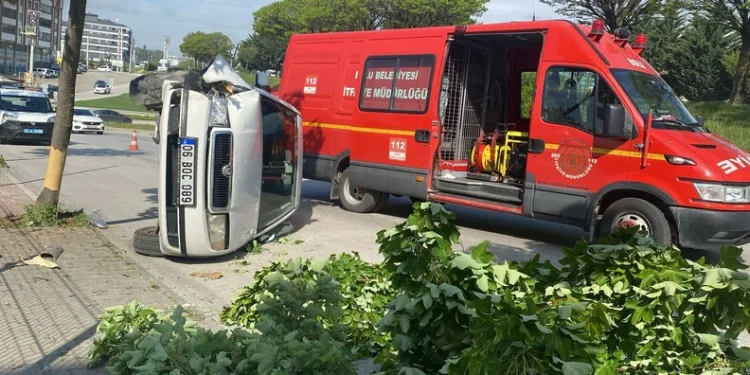 Yolun karşısına geçmek için beklerken 3 kişi tarafından tekme tokat dövüldü