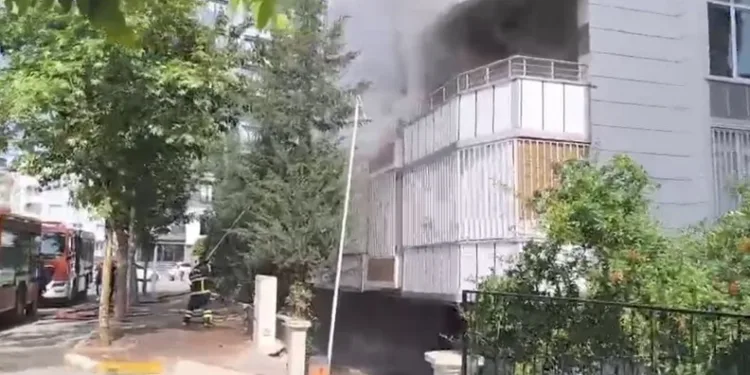 Yolun karşısına geçmek için beklerken 3 kişi tarafından tekme tokat dövüldü