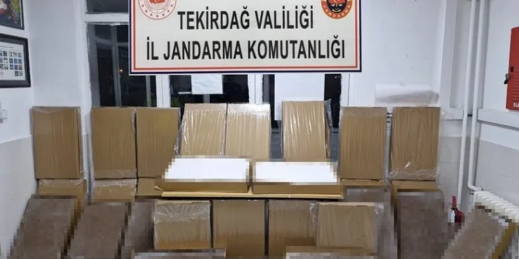 Yolun karşısına geçmek için beklerken 3 kişi tarafından tekme tokat dövüldü