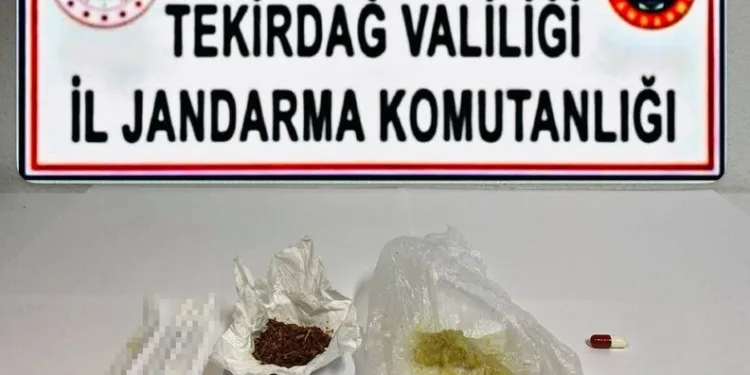Yolun karşısına geçmek için beklerken 3 kişi tarafından tekme tokat dövüldü