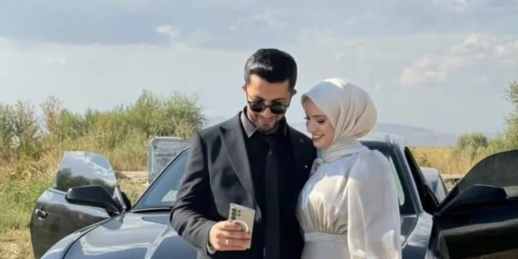 Erzurum’da araçlar karlı yolda kaldı, offroadçular yardıma koştu