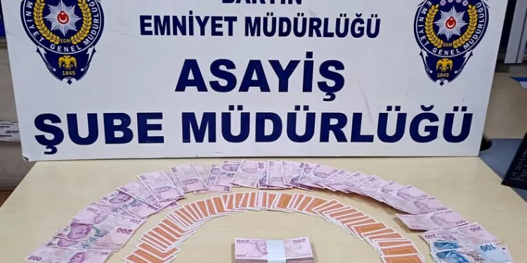 Erzurum’da araçlar karlı yolda kaldı, offroadçular yardıma koştu