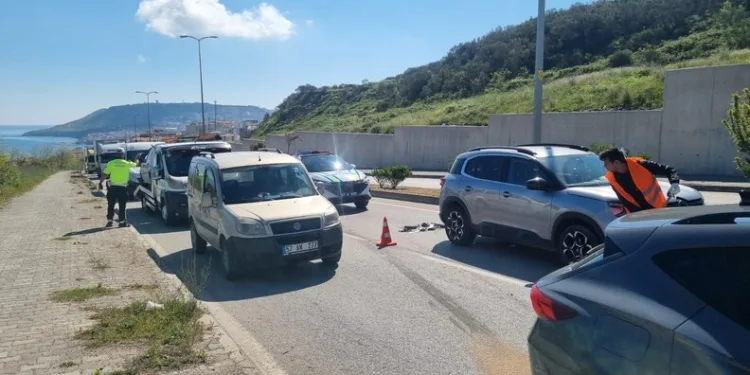 Sinop’ta 3 araçlı zincirleme kaza: 2 yaralı
