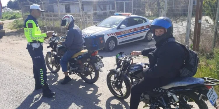 Sinop’ta 3 araçlı zincirleme kaza: 2 yaralı