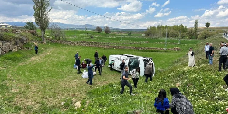 Sinop’ta 3 araçlı zincirleme kaza: 2 yaralı