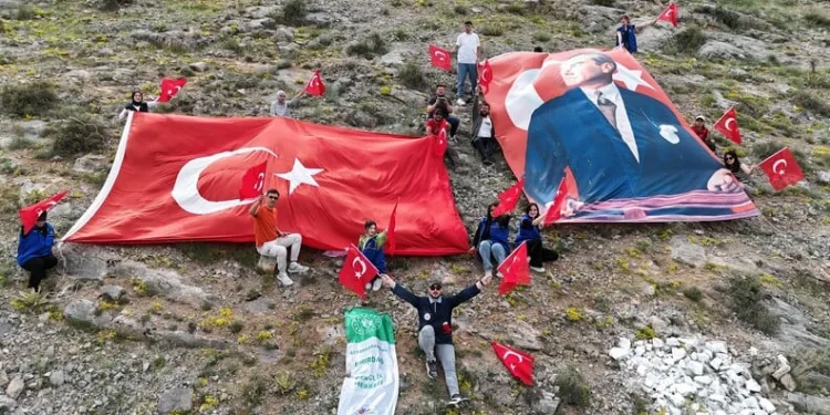 Polis memurları hayatlarını birleştirdi, nikaha Vali Yiğitbaşı şahitlik etti