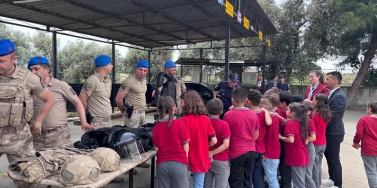 Polis memurları hayatlarını birleştirdi, nikaha Vali Yiğitbaşı şahitlik etti