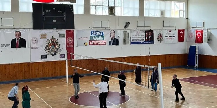 Polis memurları hayatlarını birleştirdi, nikaha Vali Yiğitbaşı şahitlik etti