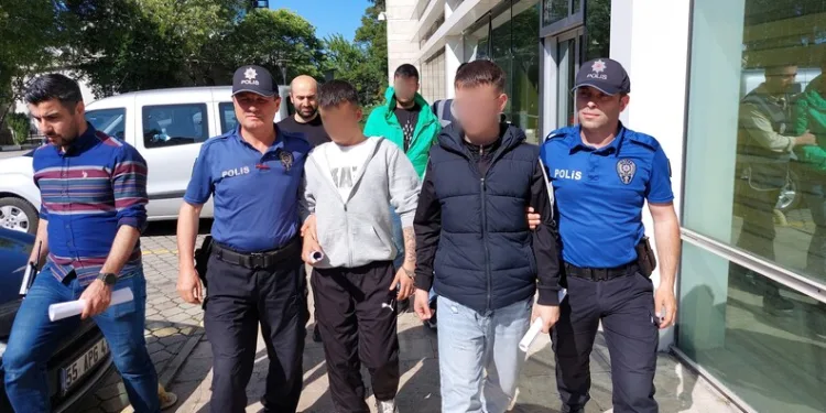 Balıkesir’de takla atan araçta ki 2 şahıs yaralandı