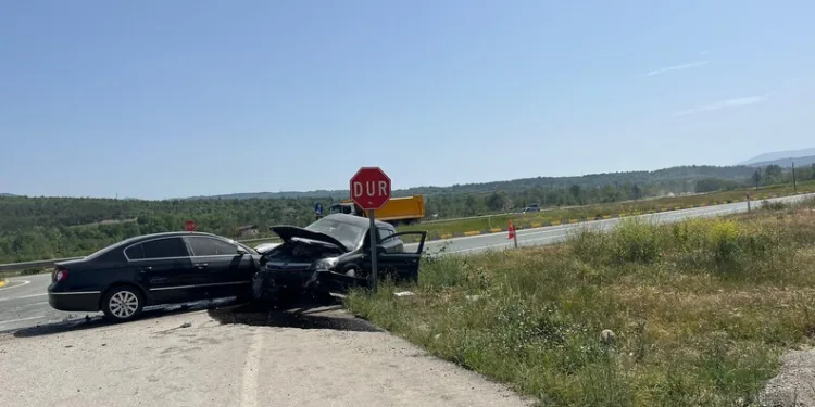 Isparta’da iki yolcu otobüsü çarpıştı: 1’i ağır 27 yaralı