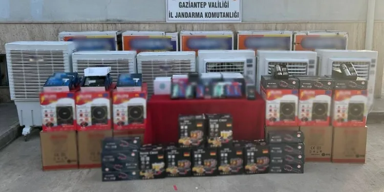 Elazığ’da köy minibüsü takla attı: 3’ü ağır 7 yaralı