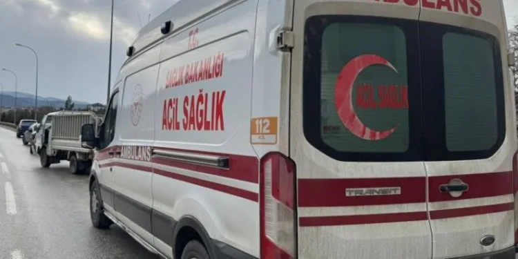 Elazığ’da köy minibüsü takla attı: 3’ü ağır 7 yaralı