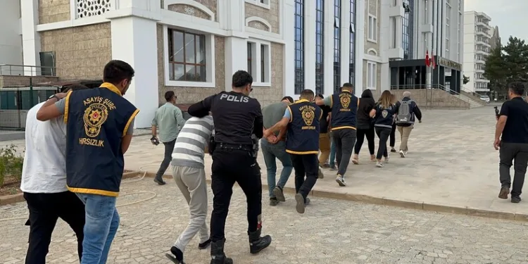 Sultangazi’de seyir halindeki motosiklet üzerinde tıraş