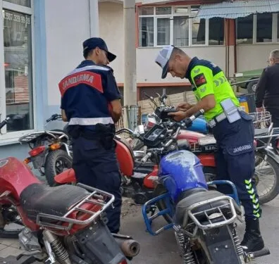 Sultangazi’de seyir halindeki motosiklet üzerinde tıraş