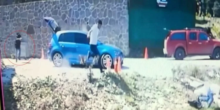 Yakalanınca çalışanın parmağını ısıran hırsız yere yatırılarak etkisiz hale getirildi