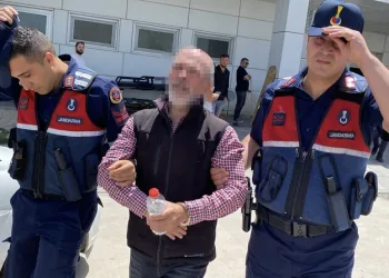 Yakalanınca çalışanın parmağını ısıran hırsız yere yatırılarak etkisiz hale getirildi