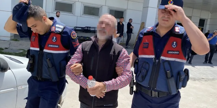 Yakalanınca çalışanın parmağını ısıran hırsız yere yatırılarak etkisiz hale getirildi