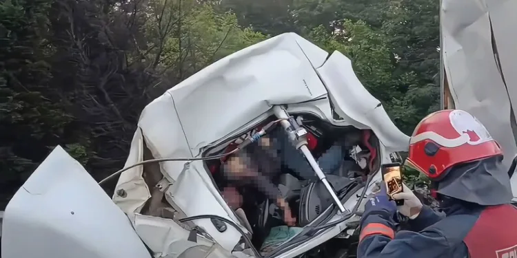 Yakalanınca çalışanın parmağını ısıran hırsız yere yatırılarak etkisiz hale getirildi