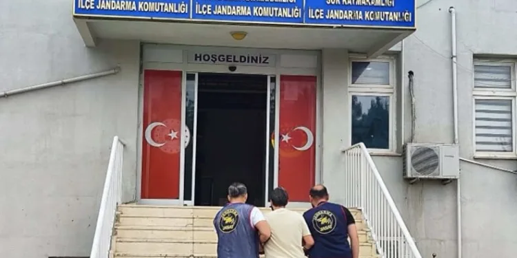 Yakalanınca çalışanın parmağını ısıran hırsız yere yatırılarak etkisiz hale getirildi