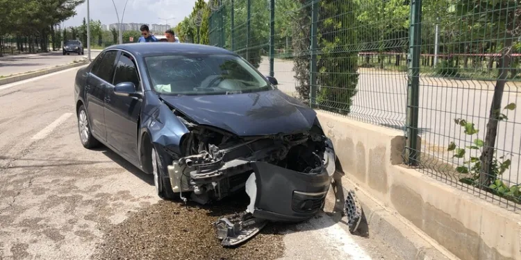 Yakalanınca çalışanın parmağını ısıran hırsız yere yatırılarak etkisiz hale getirildi