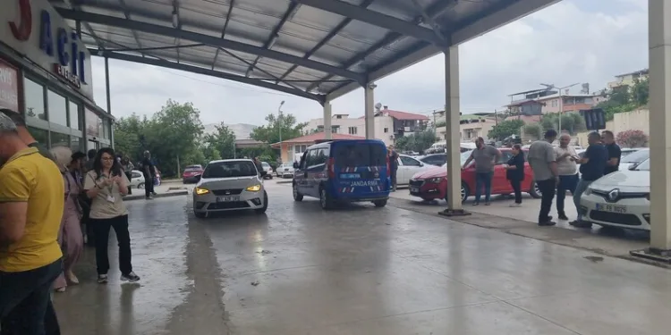 Yakalanmamak için keneviri evine ekerek tarlaya çevirmiş
