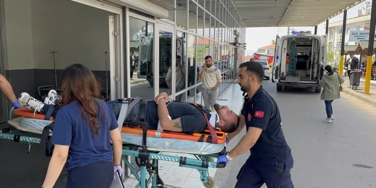 Yakalanmamak için keneviri evine ekerek tarlaya çevirmiş