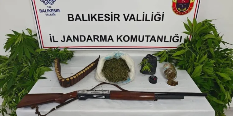 Jandarma 1 ton 700 kilo mühürsüz et ele geçirdi