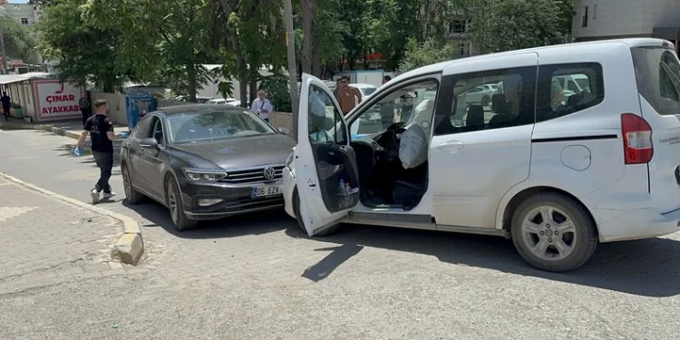 Ters yöne giren araç kazaya neden oldu: 1 yaralı