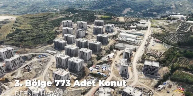 Bayrampaşa’da sosyal medyadan tanıştığı kadınları gasp eden zanlı kamerada