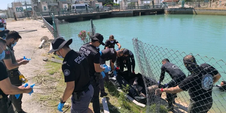 Bayrampaşa’da sosyal medyadan tanıştığı kadınları gasp eden zanlı kamerada