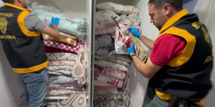 Bayrampaşa’da sosyal medyadan tanıştığı kadınları gasp eden zanlı kamerada